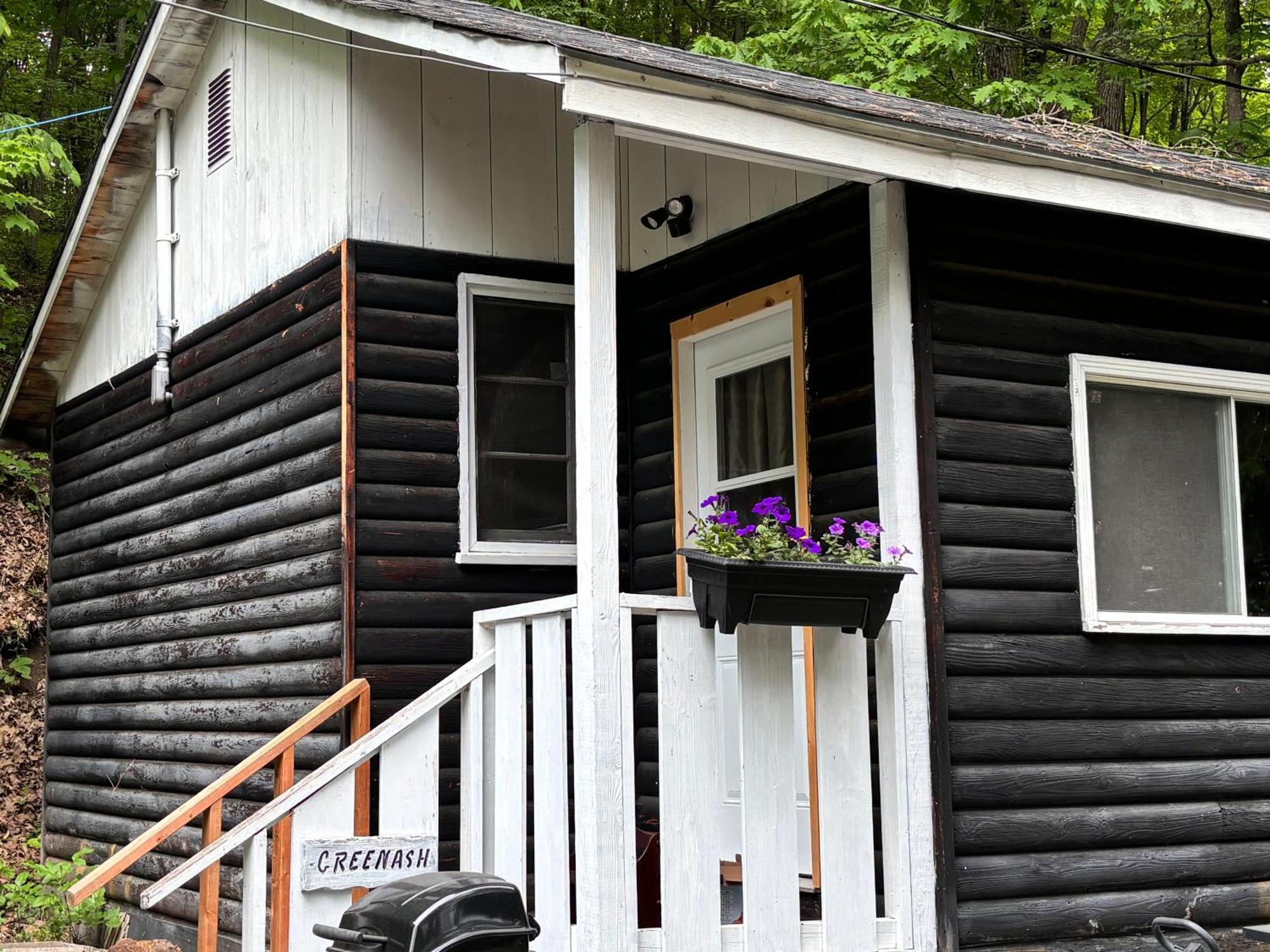 Lakefront Hideaway Resort Kawartha Lakes Exterior photo